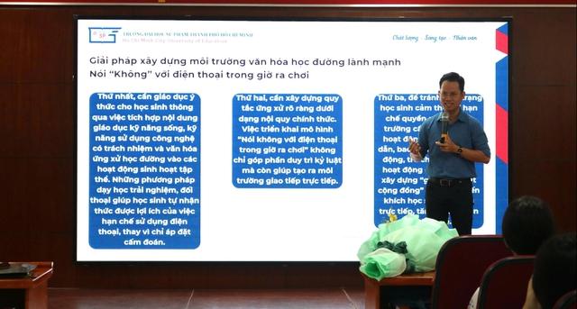 Khi trường học nói “không” với điện thoại di động - Ảnh 2.