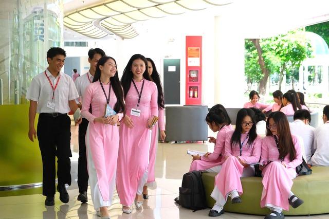 Đồng phục sinh viên: Một phần trong bộ nhận diện của trường - Ảnh 2.