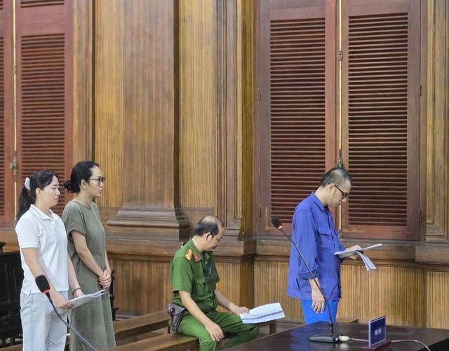 Cựu nhân viên ngân hàng chơi app 'Phố Đèn Đỏ', bị lừa đảo  - Ảnh 1.