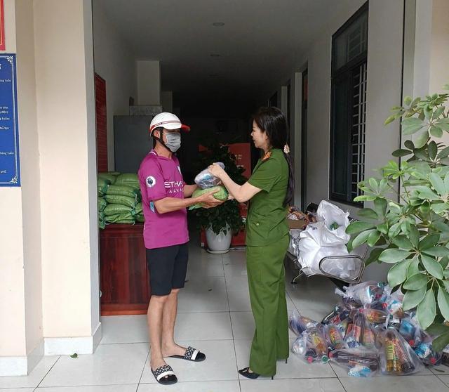 Giữ Tổ quốc bình yên: Nữ phó trưởng Công an phường Vũng Tàu trách nhiệm với dân

- Ảnh 3.