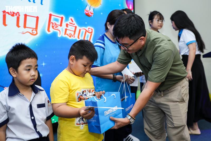 Nụ cười trẻ thơ sáng bừng đêm hội Trung thu ở tòa soạn Báo Thanh Niên- Ảnh 16.