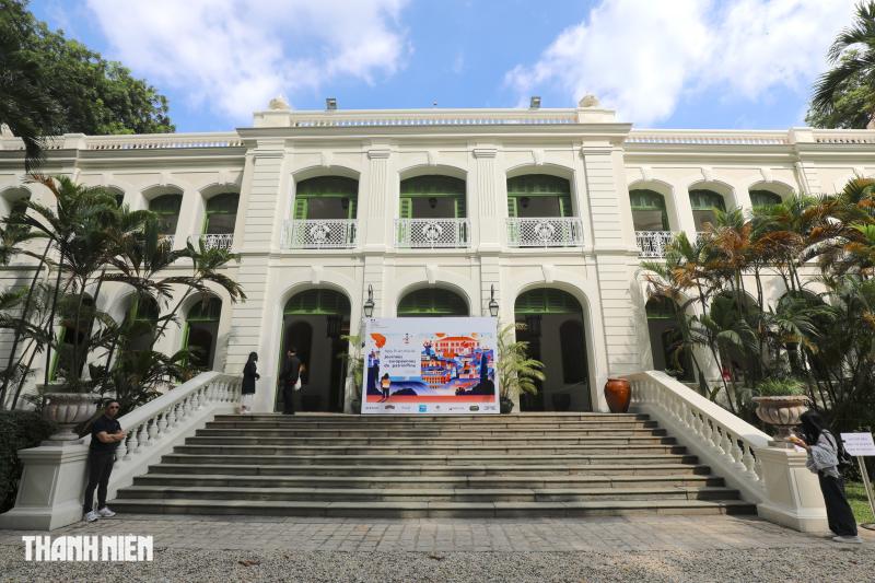 Dinh thự Pháp hơn 150 tuổi đẹp lộng lẫy, nằm giữa trung tâm phường Sài Gòn - Ảnh 2.