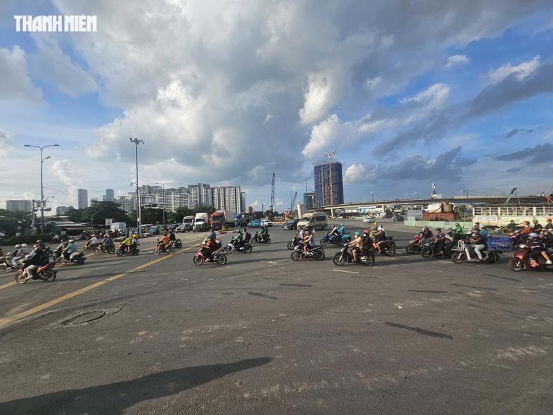 Xóa vạch kẻ đường như ma trận ở nút giao An Phú - Ảnh 10.