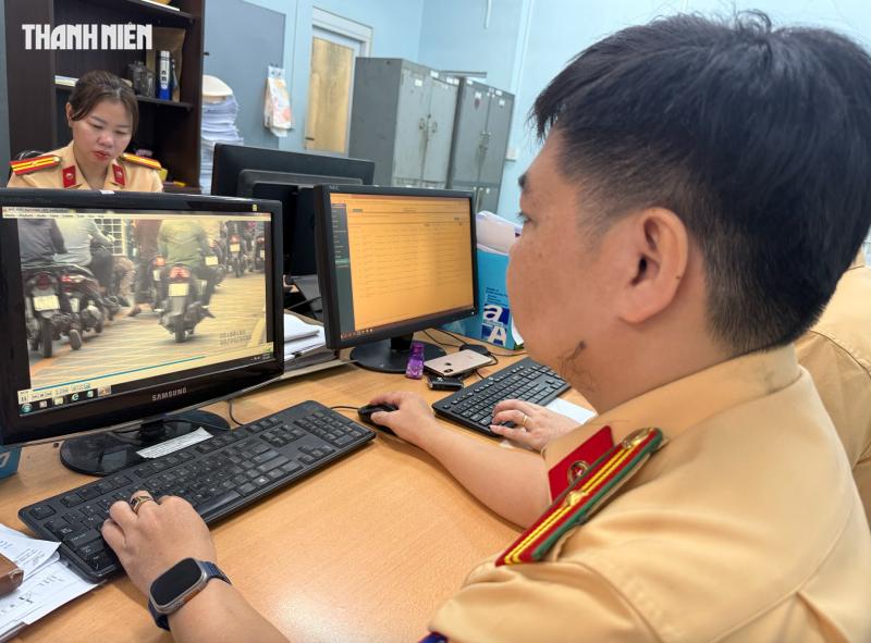 Cho rẽ phải khi đèn đỏ ở TP.HCM: Nhắc nhường đường còn bị cãi lại - Ảnh 6.