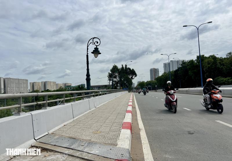Cận cảnh đường có làn riêng cho xe đạp ở TP.HCM: Rộng và mát mẻ - Ảnh 3.