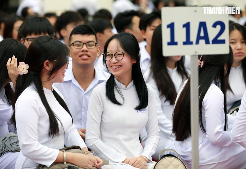 Nữ sinh trường THPT Marie Curie rạng ngời trong ngày khai giảng 107 năm lịch sử - Ảnh 2.
