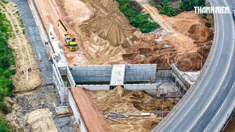 Cận cảnh dự án kè 380 tỉ đồng bên sông Trà Khúc ‘chạy nước rút’- Ảnh 7.