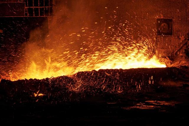 Lò cao số 2 của Hòa Phát Dung Quất 2 ra mẻ gang đầu tiên- Ảnh 1.