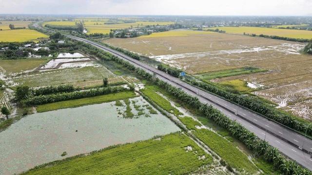 Đường 'ổ gà' thành cao tốc huyết mạch ĐBSCL, xe chạy bon bon 90 km/giờ- Ảnh 3.
