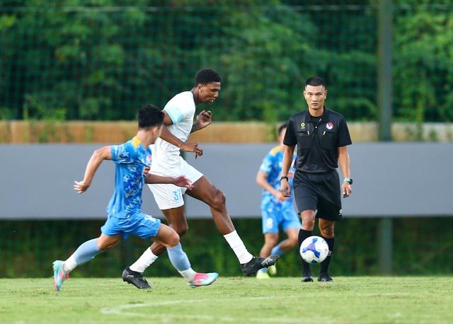 Đội tuyển Việt Nam thua đậm 0-4 trước CLB Nam Định toàn Tây: Đối thủ quá mạnh- Ảnh 2.