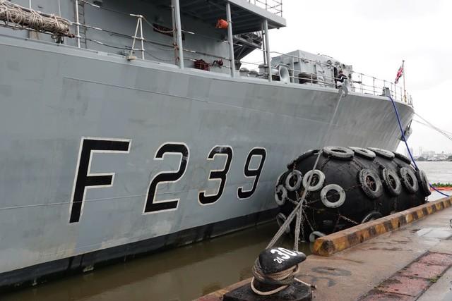 Tàu chiến Anh HMS Richmond cập cảng Sài Gòn - Ảnh 3.