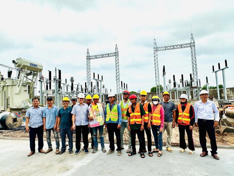 Hơn 800 người thi công 'xuyên lễ' trên các công trình lưới điện miền Nam- Ảnh 1.