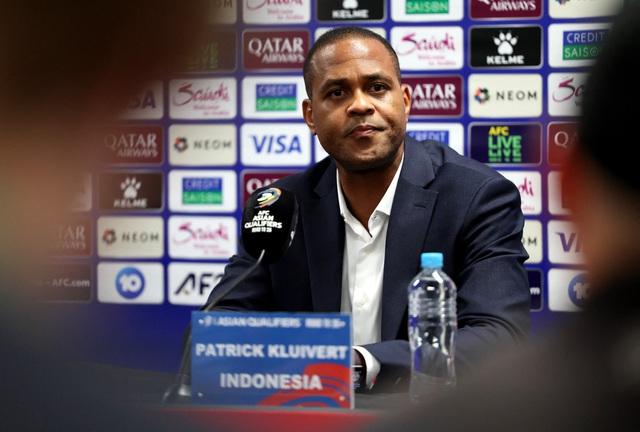 CĐV Indonesia phản ứng HLV Kluivert: Quyết định quá mạo hiểm với cơ hội World Cup 2026- Ảnh 1.