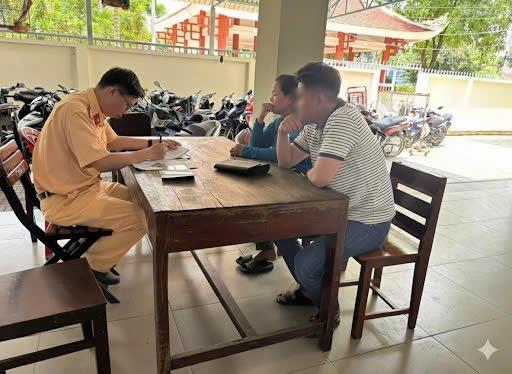 CSGT TP.HCM phạt tài xế ô tô chuyển làn ẩu suýt gây tai nạn- Ảnh 2.