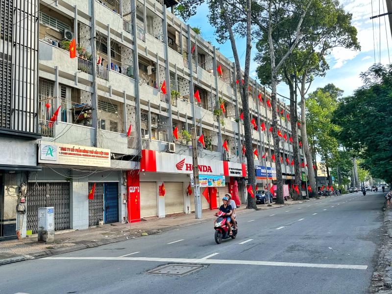Ngày thứ ba kỳ nghỉ tết Độc lập 2.9: Bất ngờ đường phố trung tâm TP.HCM- Ảnh 6.