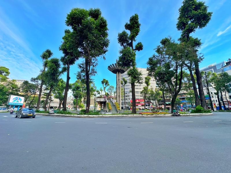 Ngày thứ ba kỳ nghỉ tết Độc lập 2.9: Bất ngờ đường phố trung tâm TP.HCM- Ảnh 3.
