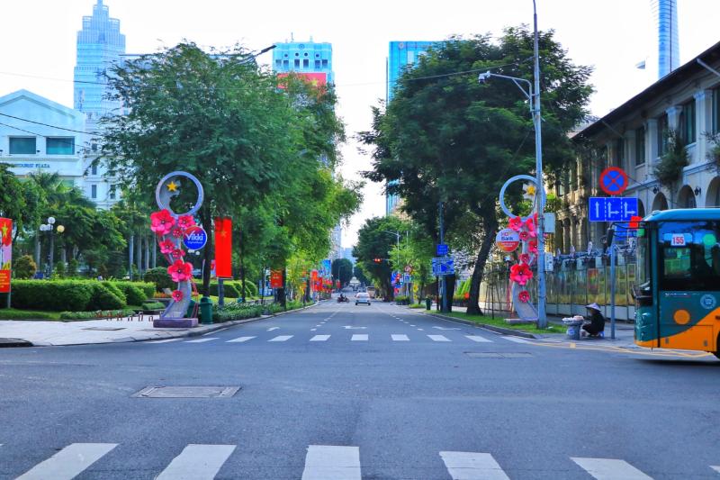 Ngày thứ ba kỳ nghỉ tết Độc lập 2.9: Bất ngờ đường phố trung tâm TP.HCM- Ảnh 4.