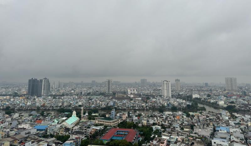 Vài giờ nữa có nguyệt thực: TP.HCM mưa dầm dề, cách để không bỏ lỡ 'trăng máu'- Ảnh 2.