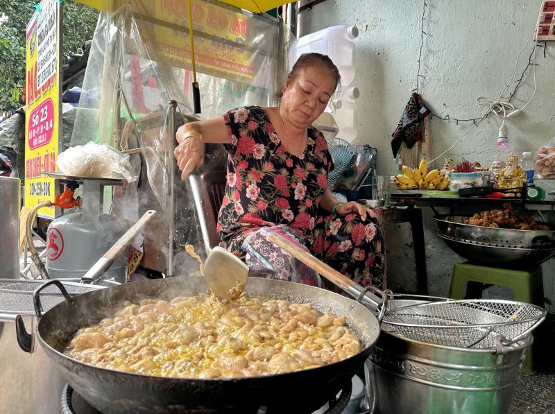 Độc lạ cơm gà thả dây ở TP.HCM: Bà chủ... không ăn món mình nấu, vì sao? - Ảnh 6.