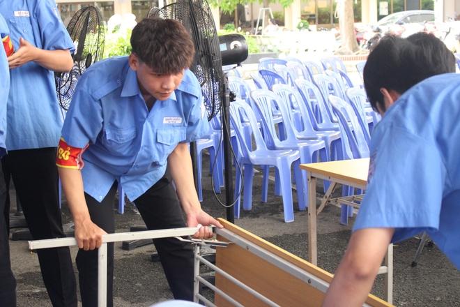 Ngôi trường gần 120 năm tuổi tất bật cho lễ khai giảng năm học mới - Ảnh 4.