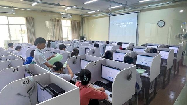 Điểm chuẩn ngành sư phạm phá kỷ lục: Hết cảnh 'chuột chạy cùng sào...' - Ảnh 1.