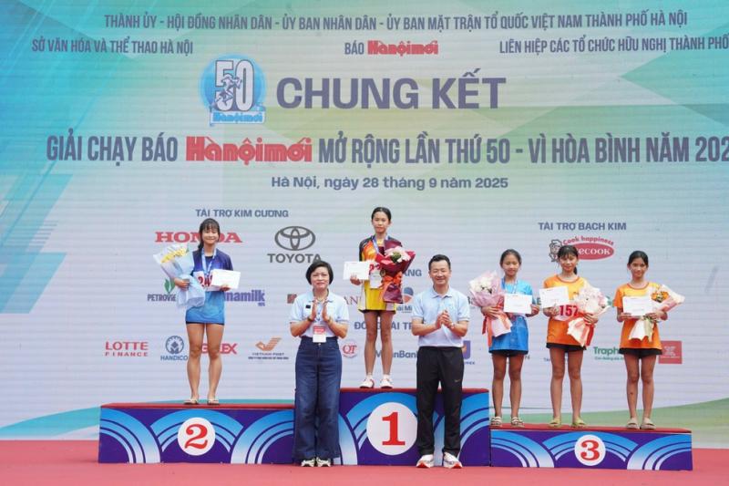 Chung kết giải chạy Báo Hà Nội mới 2025: Lan tỏa thông điệp vì hòa bình- Ảnh 3.