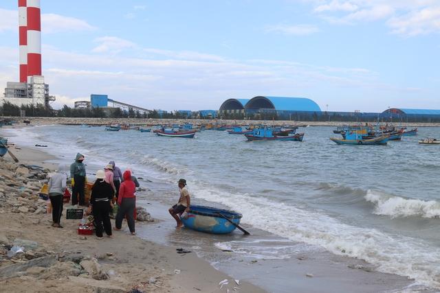 Quốc hội giám sát tại TTĐL Vĩnh Tân: Kiến nghị di dời hơn 400 hộ dân- Ảnh 1.