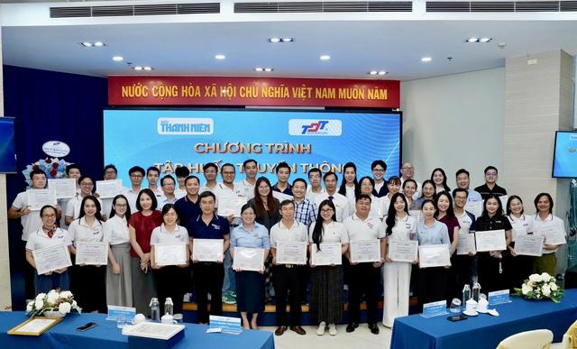 Hơn 60 viên chức Trường ĐH Tôn Đức Thắng được trao chứng nhận của Báo Thanh Niên - Ảnh 8.