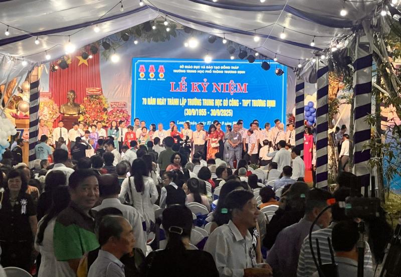 Thượng tướng Nguyễn Trọng Nghĩa dự lễ kỷ niệm ngôi trường 7 thập kỷ - Ảnh 2.