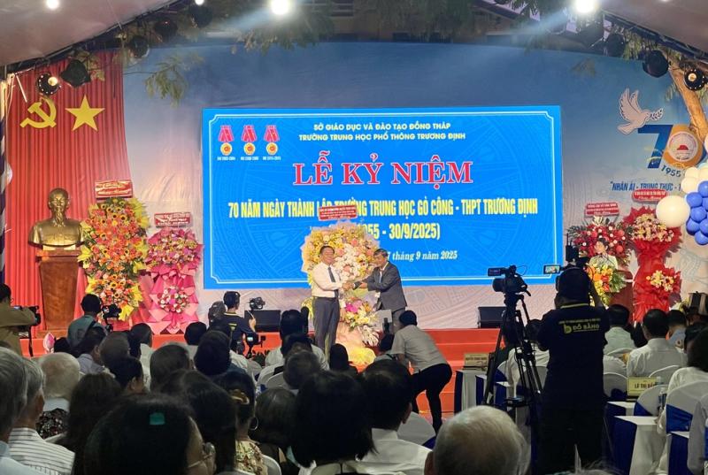 Thượng tướng Nguyễn Trọng Nghĩa dự lễ kỷ niệm ngôi trường 7 thập kỷ - Ảnh 1.