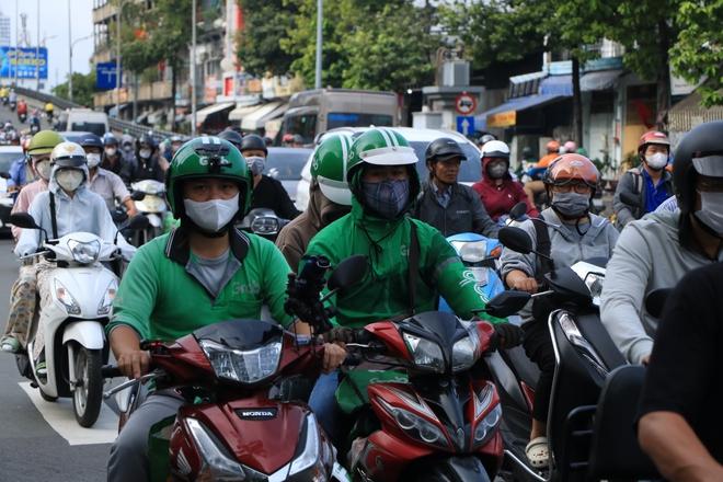 Hết nghỉ lễ 2.9: Sáng nay, đường phố TP.HCM nhộn nhịp trở lại  - Ảnh 11.