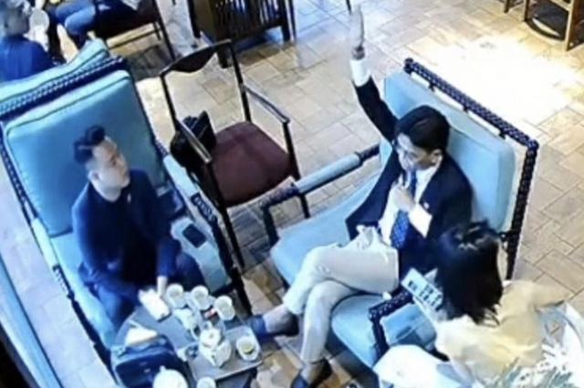 Xác minh đoạn video nhân viên quán cà phê bị đánh sau hiệu lệnh của ‘tổng tài’- Ảnh 2.