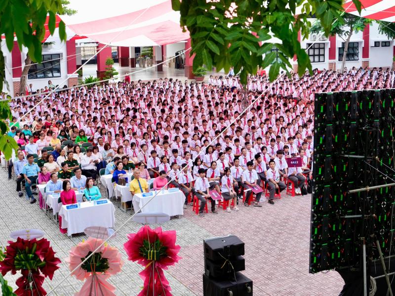 Những hình ảnh tuyệt đẹp ngày khai giảng ở siêu đô thị lớn nhất cả nước - Ảnh 11.