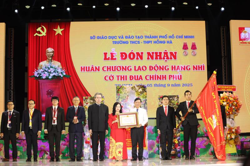 Những hình ảnh tuyệt đẹp ngày khai giảng ở siêu đô thị lớn nhất cả nước - Ảnh 17.