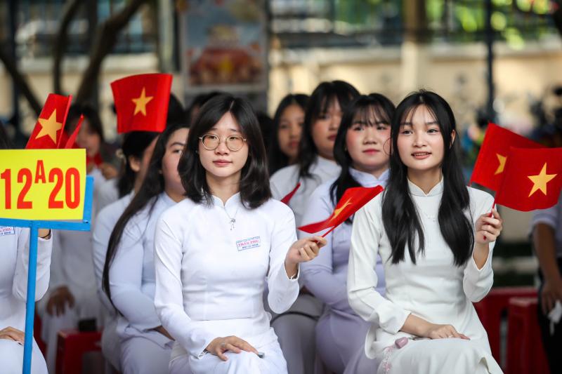 Những hình ảnh tuyệt đẹp ngày khai giảng ở siêu đô thị lớn nhất cả nước - Ảnh 6.