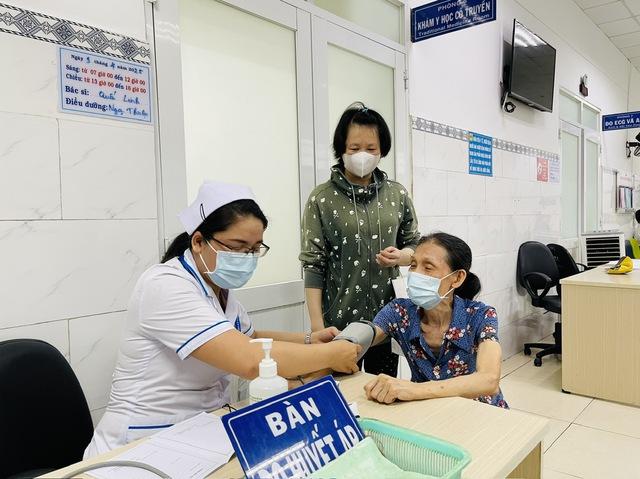 TP.HCM thống nhất giá khám chữa bệnh sau sáp nhập hành chính - Ảnh 1.