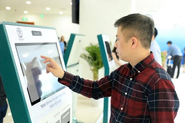 Hà Nội triển khai 'văn phòng lưu động' giúp người yếu thế làm thủ tục hành chính - Ảnh 2.