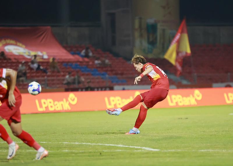Sao U.23 Việt Nam Lê Viktor thành ‘gà son’, kiến tạo phút 90+7: Hà Tĩnh thắng nhọc Quảng Ninh- Ảnh 1.
