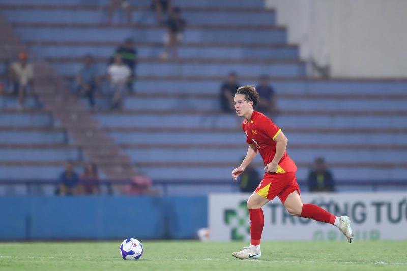 Lê Viktor đi vào lịch sử, xúc động với bàn đầu tiên cho U.23 Việt Nam - Ảnh 1.