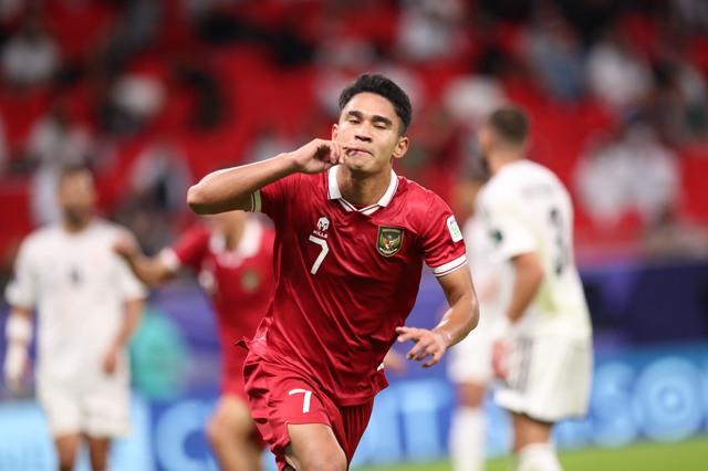CĐV Indonesia phản ứng HLV Kluivert: Quyết định quá mạo hiểm với cơ hội World Cup 2026- Ảnh 2.