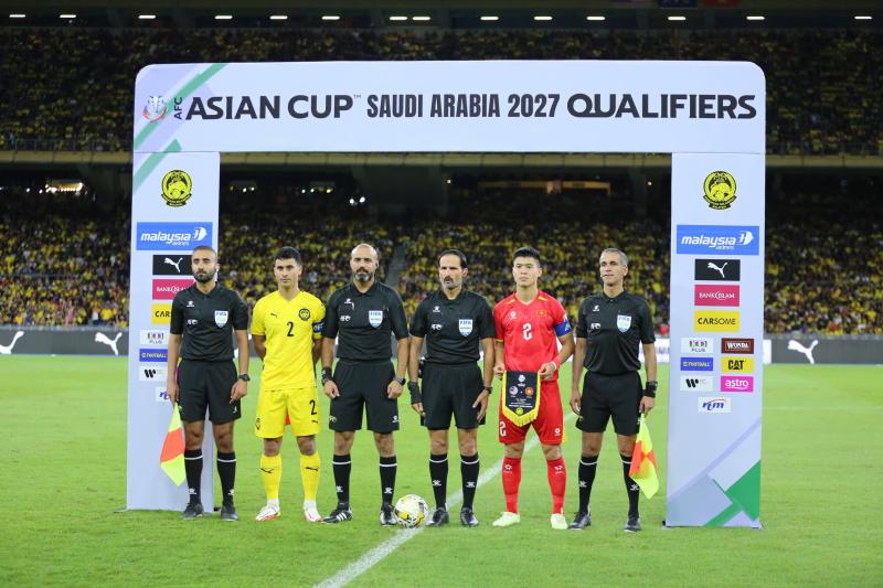 Tham vọng 'đi tắt' bằng nhập tịch gian dối đến tội đồ nền bóng đá Malaysia - Ảnh 4.