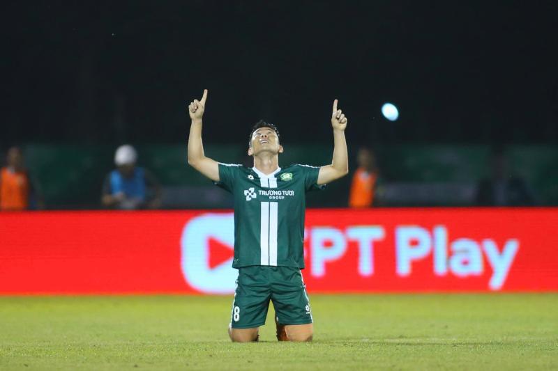 Hết cảnh 'dành cả thanh xuân để trụ hạng', Minh Vương tự tin lên V-League cùng Công Phượng- Ảnh 1.