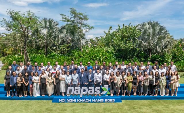 NAPAS vinh danh các đơn vị trung gian thanh toán tại Hội nghị khách hàng 2025 - Ảnh 1.