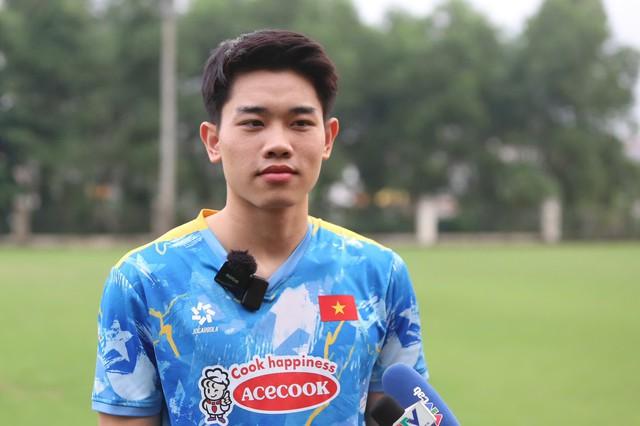 Đình Bắc nhận xét thẳng thắn về tiền vệ Việt kiều Trần Thành Trung: ‘Cậu ấy rất…’- Ảnh 1.