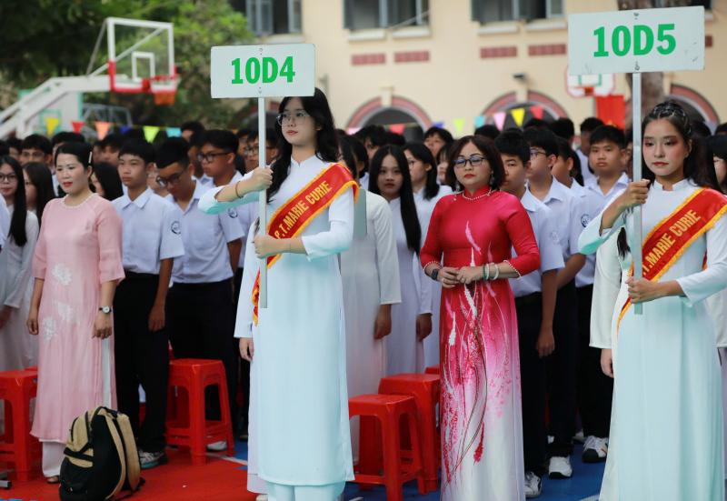 Những hình ảnh tuyệt đẹp ngày khai giảng ở siêu đô thị lớn nhất cả nước - Ảnh 9.