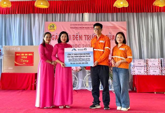 Núi Pháo trao học bổng ‘Ngày mai cho em’ tiếp sức học sinh nghèo đến trường - Ảnh 2.
