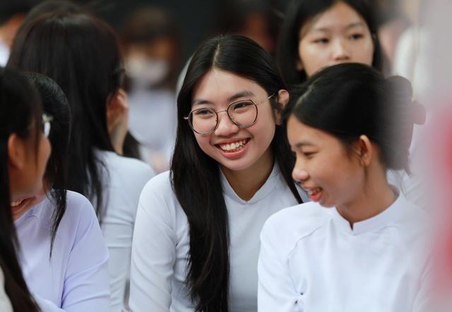 Năm học của nhiều điều đầu tiên - Ảnh 1.