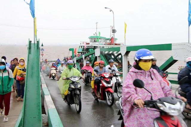 Doanh nghiệp muốn tài trợ TP.HCM 3 phà 200 tấn giảm ùn tắc phà Bình Khánh- Ảnh 1.