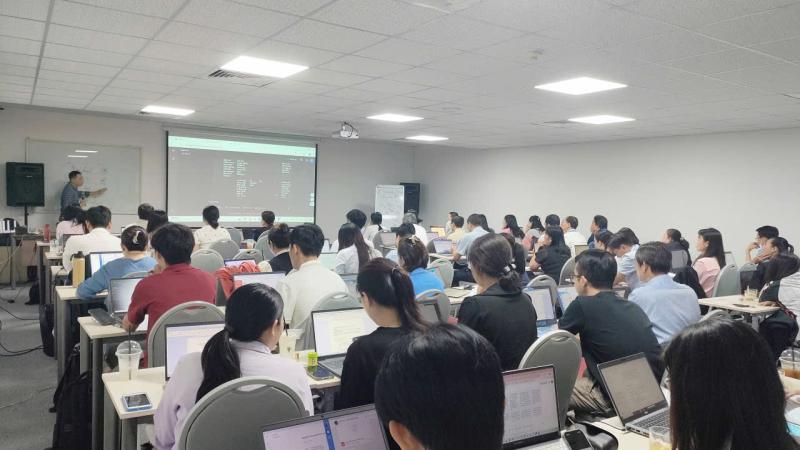 BÙNG NỔ khóa học AI: Lo ngại chất lượng Giữa cơn sốt giáo dục công nghệ - Ảnh 1.