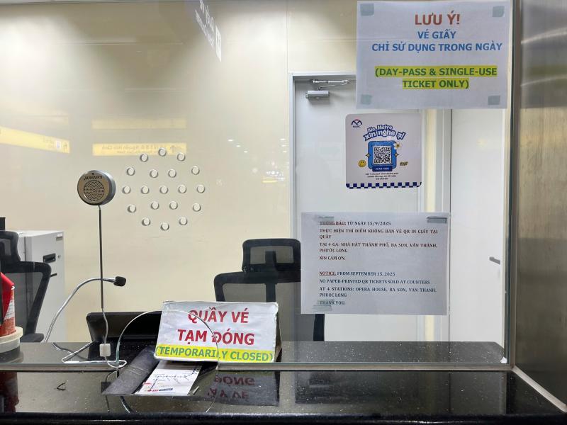Metro ngưng bán vé giấy: Người hào hứng vì không còn chờ lâu như trước- Ảnh 1.